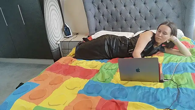 eatmypie69 online show from 04-13-26, 09:57