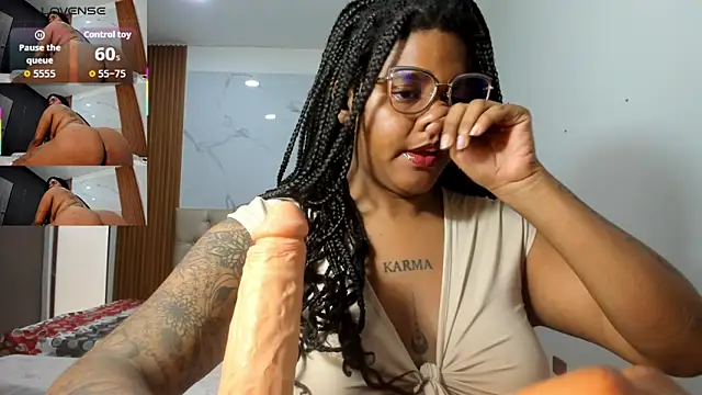 Snapshot of ZahraRose chatting on 06-30-26, 08:42 ZahraRose online show from 06-30-26, 08:42