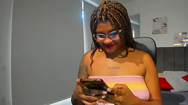 Snapshot of ZahraRose chatting on 03-15-25, 03:37 ZahraRose online show from 03-15-25, 03:37