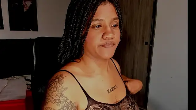 Snapshot of ZahraRose chatting on 10-16-25, 08:06 ZahraRose online show from 10-16-25, 08:06