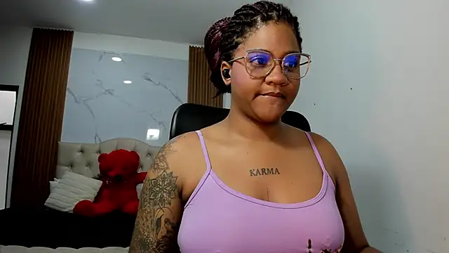 Snapshot of ZahraRose chatting on 02-26-26, 08:20 ZahraRose online show from 02-26-26, 08:20