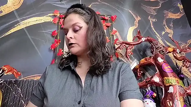 AmandaKovich online show from 10-28-25, 07:24