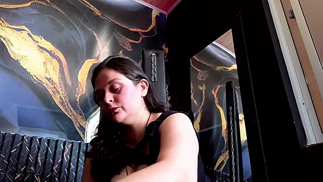 AmandaKovich online show from 06-15-26, 07:46