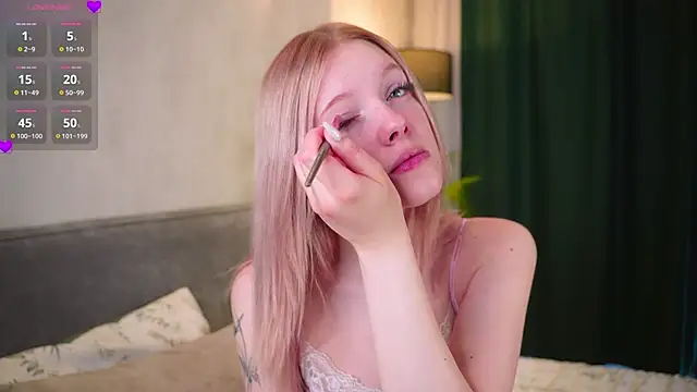 EdlaHewell online show from 04-01-26, 01:08