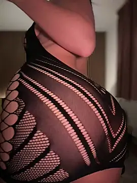 YoungHotMilf97 online show from 03-12-26, 11:31