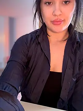 YoungHotMilf97 online show from 02-06-26, 08:43