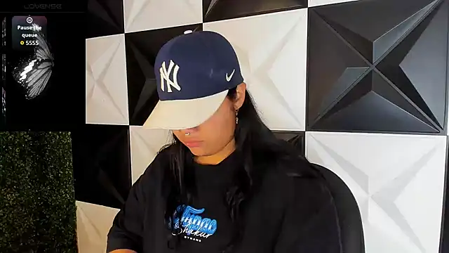 melany rouse18 online show from 10-25-25, 01:05