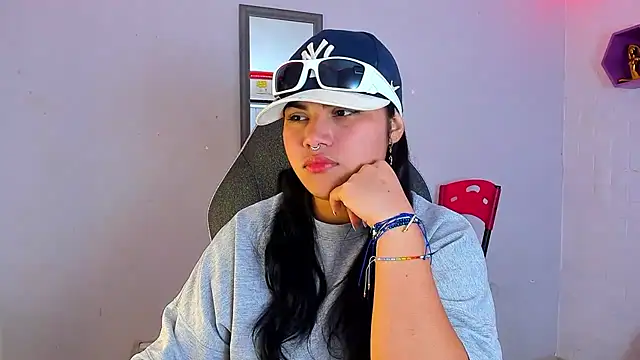 melany rouse18 online show from 10-04-25, 01:51