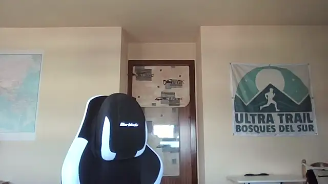 Snapshot of llopaco chatting on 02-18-26, 12:23 llopaco online show from 02-18-26, 12:23