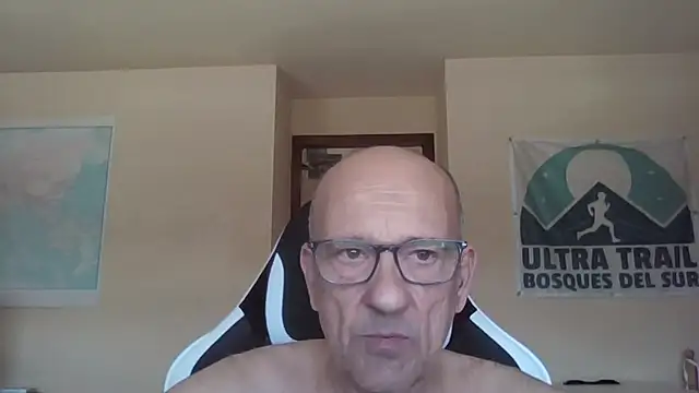Snapshot of llopaco chatting on 06-05-26, 10:10 llopaco online show from 06-05-26, 10:10