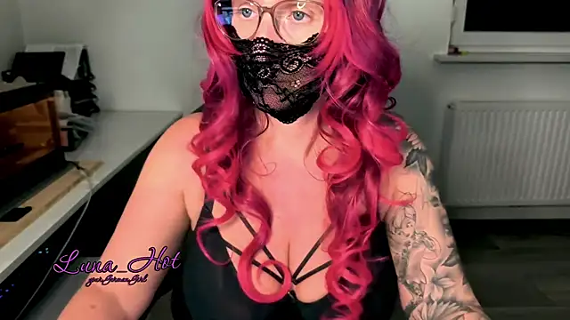 Lunalein online show from 11-20-25, 08:31