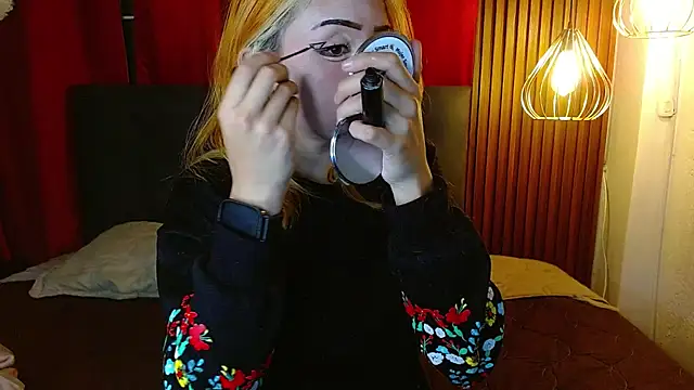 fyreandfox  online show from 04-04-26, 07:42