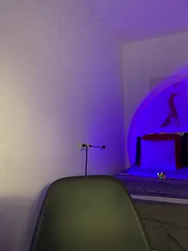 Dahiana Giil online show from 10-31-25, 07:05