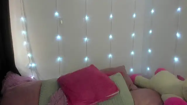 Snapshot of Danna_Myst chatting on 07-10-26, 04:18 Danna Myst online show from 07-10-26, 04:18
