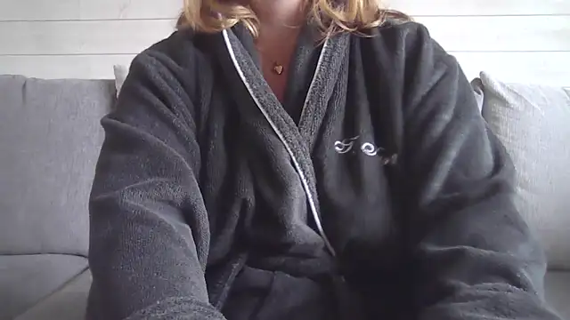 Snapshot of sizha6 chatting on 10-23-25, 08:24 sizha6 online show from 10-23-25, 08:24