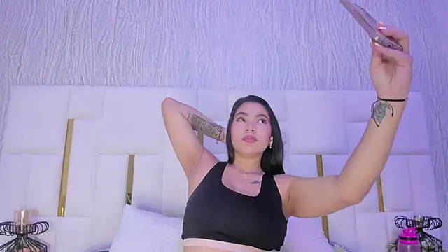 hillary uckerman  online show from 10-06-25, 11:44