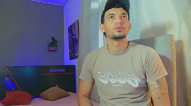 Snapshot of Reina_paola chatting on 03-17-25, 02:01 Reina paola online show from 03-17-25, 02:01