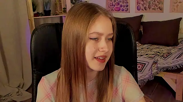 Snapshot of EveMundie chatting on 03-20-25, 04:31 EveMundie online show from 03-20-25, 04:31