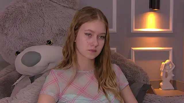 Snapshot of EveMundie chatting on 03-02-25, 01:20 EveMundie online show from 03-02-25, 01:20