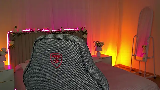 EveMundie online show from 11-26-25, 12:16