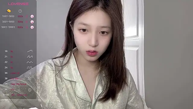 Snapshot of YaYa-521 chatting on 03-05-25, 08:32 YaYa-521 online show from 03-05-25, 08:32