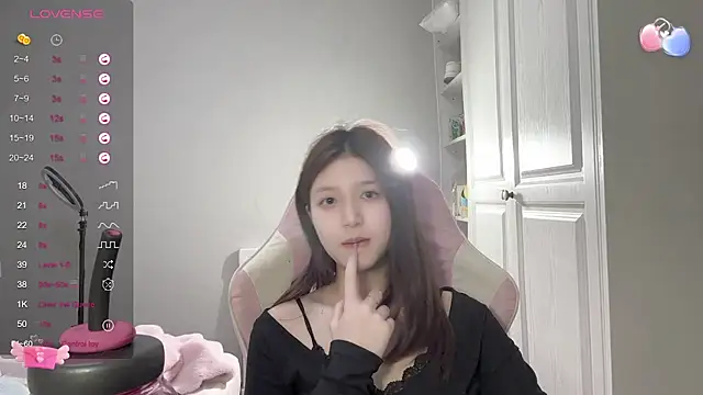 Snapshot of YaYa-521 chatting on 02-25-25, 01:09 YaYa-521 online show from 02-25-25, 01:09