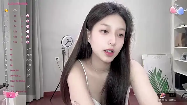 Snapshot of YaYa-521 chatting on 10-19-25, 12:30 YaYa-521 online show from 10-19-25, 12:30