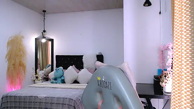 nilam valker online show from 02-15-25, 06:23