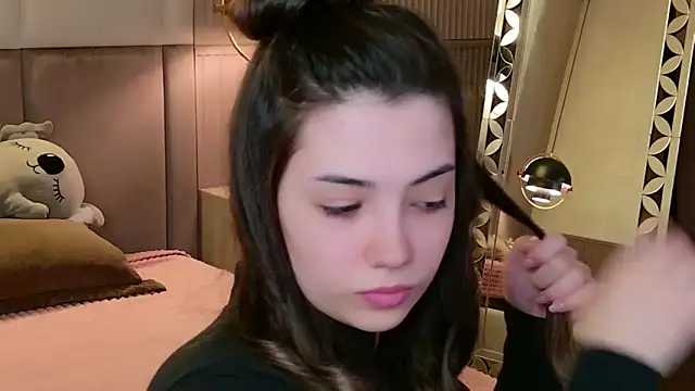 Snapshot of Alice_Deleon chatting on 02-15-26, 10:47 Alice Deleon online show from 02-15-26, 10:47