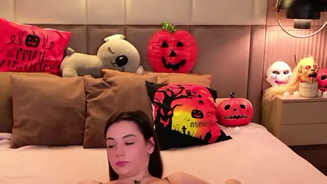 Alice Deleon online show from 10-29-25, 10:47