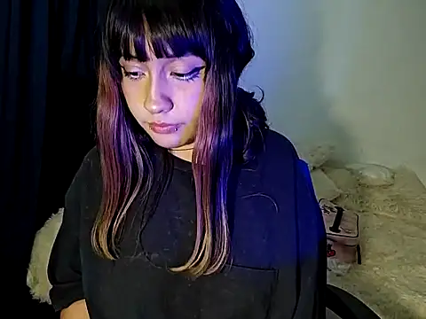 Snapshot of blue_katt chatting on 03-17-25, 10:49 blue katt online show from 03-17-25, 10:49
