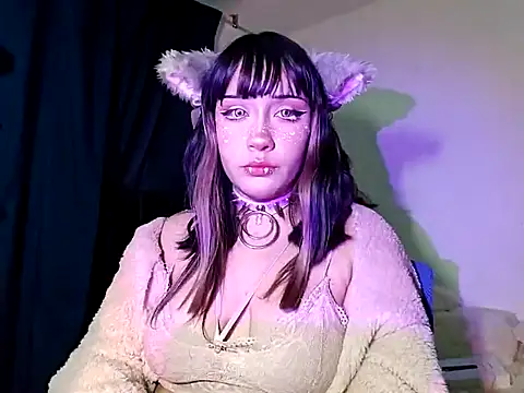 Snapshot of blue_katt chatting on 03-10-25, 07:44 blue katt online show from 03-10-25, 07:44