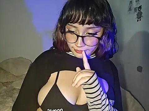 Snapshot of blue_katt chatting on 03-16-25, 07:15 blue katt online show from 03-16-25, 07:15