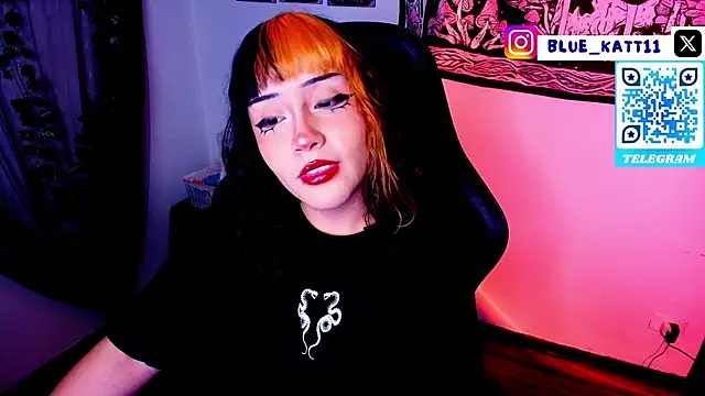 Snapshot of blue_katt chatting on 06-19-26, 05:24 blue katt online show from 06-19-26, 05:24