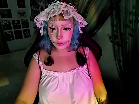 Snapshot of blue_katt chatting on 10-18-25, 09:50 blue katt online show from 10-18-25, 09:50