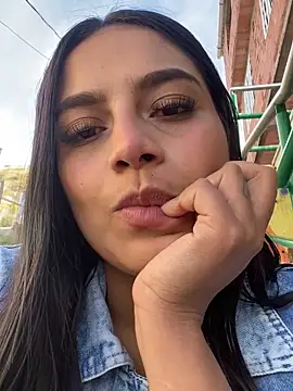 Emily sharlot online show from 11-11-25, 11:49