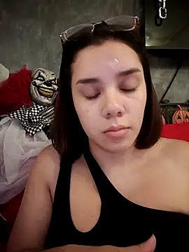 EmmaSulivan online show from 10-21-25, 12:43