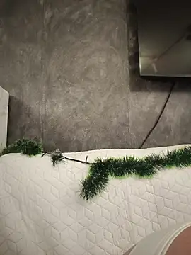 EmmaSulivan online show from 11-18-25, 04:43