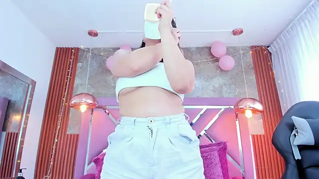 EmmaSulivan online show from 11-17-25, 04:00