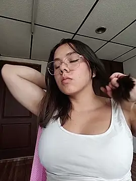 Snapshot of EmmaSulivan chatting on 04-28-26, 08:13 EmmaSulivan online show from 04-28-26, 08:13