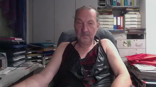 HMStraps01 online show from 12-18-25, 05:39