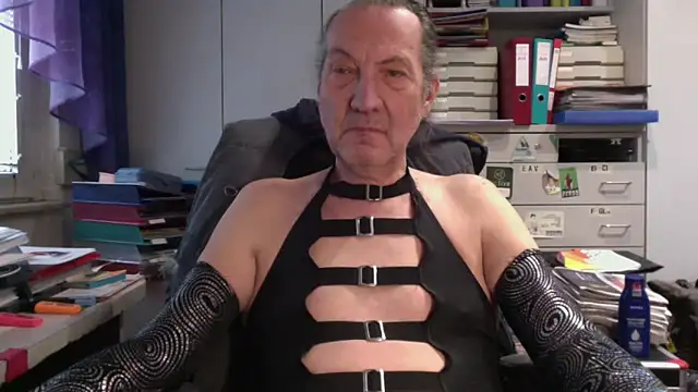 HMStraps01 online show from 02-27-25, 02:43