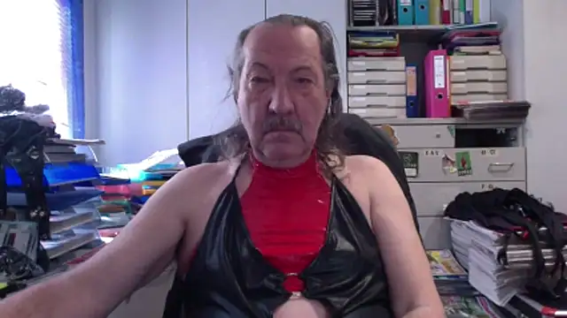 HMStraps01 online show from 04-15-26, 08:31