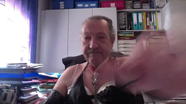 HMStraps01 online show from 03-30-26, 09:55