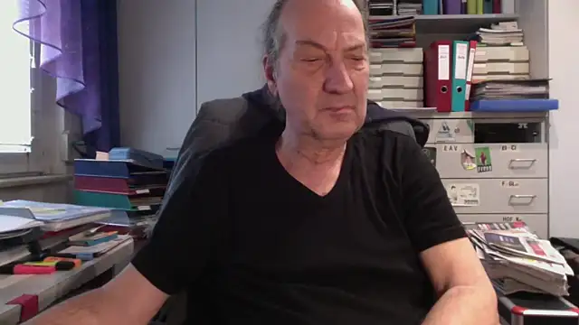 HMStraps01 online show from 02-26-25, 01:32