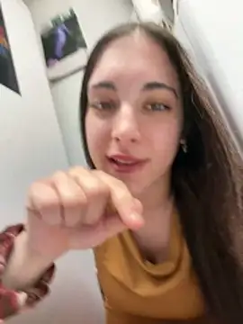 Snapshot of sexymelli18 chatting on 06-03-26, 02:33 sexymelli18 online show from 06-03-26, 02:33