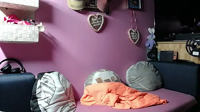 sexymelli18 online show from 04-21-26, 06:25