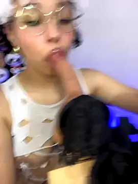 Emma Winslow online show from 11-22-25, 05:28