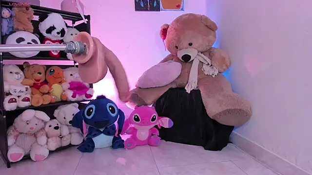 Emma Winslow online show from 04-24-26, 04:03