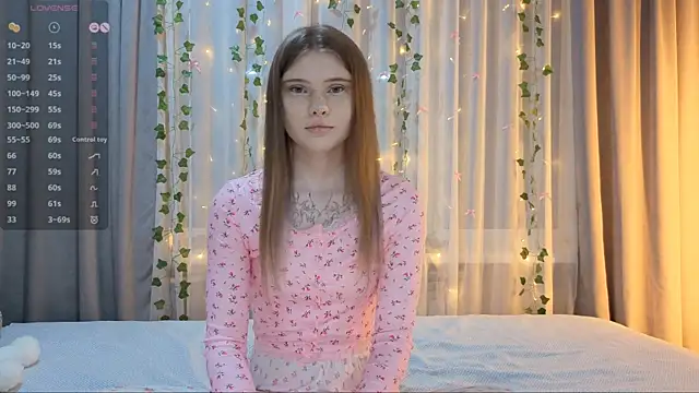 Snapshot of CarolinePepper chatting on 02-13-26, 02:06 CarolinePepper online show from 02-13-26, 02:06